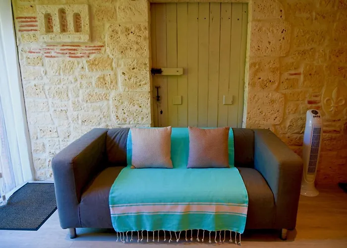 Lacoste Lantställe Sainte-Colombe-en-Bruilhois